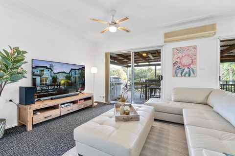 East Hills Waterfront Bliss - New Castle Holiday 3