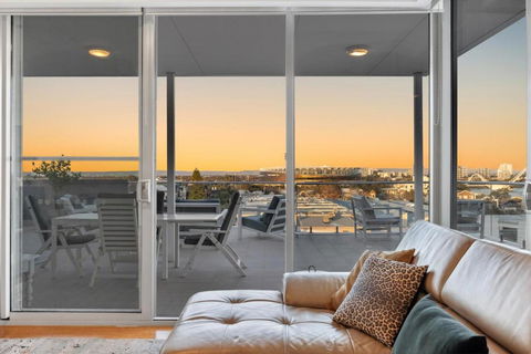 EAST34/60 - Urban Sanctuary - New Castle Holiday 1