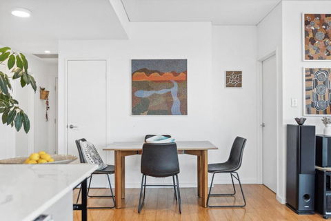 EAST34/60 - Urban Sanctuary - New Castle Holiday 2