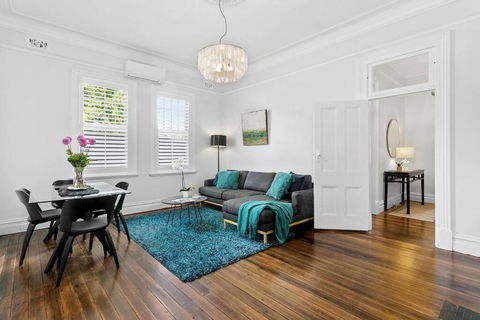 EDW19 - Stylish 2-Bed, 2-Bath Townhose In Drummoyne - New Castle Holiday 3