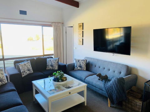 ELM Accommodation - Merrijig - New Castle Holiday 4