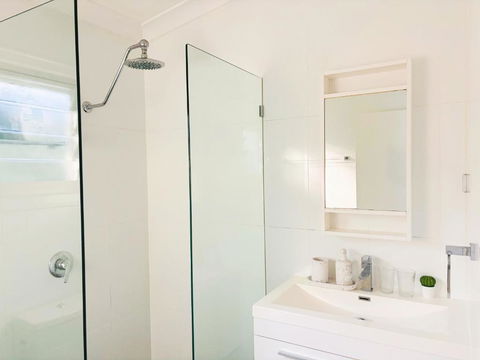 Elegant Villa Near Shopping Mall - New Castle Holiday 2