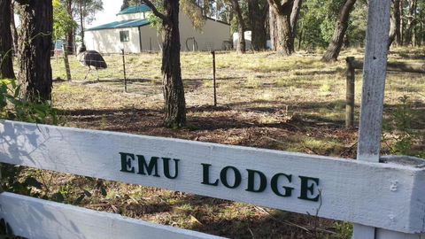 Emu Lodge Country Retreat - New Castle Holiday 3