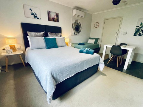 Emu Retreat B&B - New Castle Holiday 1