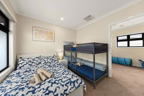 Entire Great Place Keysborough - New Castle Holiday 1
