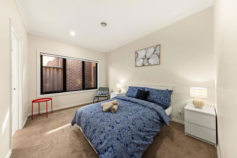 Entire Great Place Keysborough - New Castle Holiday 3