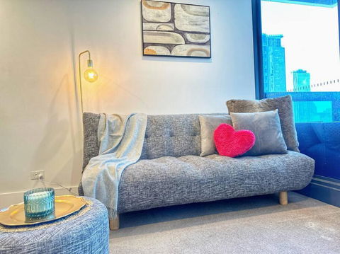 ES2410-2Bed 2Bath Vision Apt With Balcony, Pool & Gym - New Castle Holiday 1