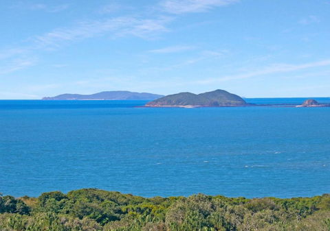 ESCAPE WITH A VIEW - New Castle Holiday 3