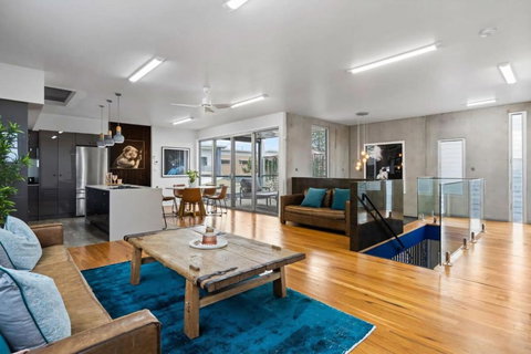 Exquisite Beachside Mansion - New Castle Holiday 3