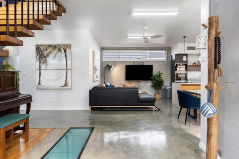 Exquisite Beachside Mansion - New Castle Holiday 4