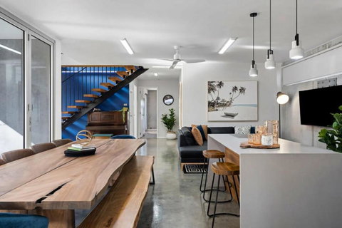 Exquisite Beachside Mansion - New Castle Holiday 1