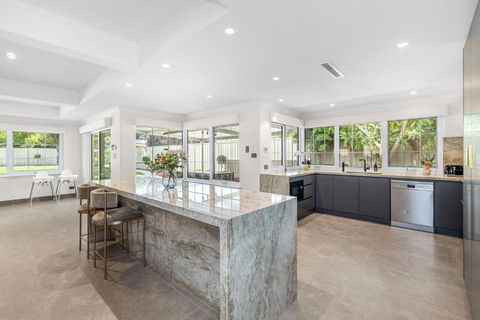 Exquisite Oasis Family Retreat - New Castle Holiday 0