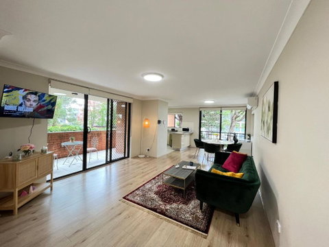 Fabulous 2 Bedroom Apartment, Secured Free Parking - New Castle Holiday 0