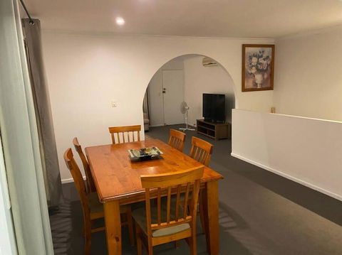 FAMILY 3-bedroom Everton Hills Apartment - New Castle Holiday 0