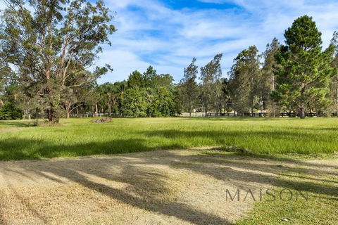 Family Getaway In Salt Ash - New Castle Holiday 1