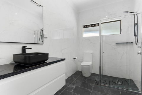 Family Getaway In Salt Ash - New Castle Holiday 2