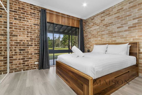 Family Getaway In Salt Ash - New Castle Holiday 4