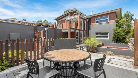 Fernweh - New Castle Holiday 1