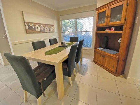 FLIP FLOP INN - New Castle Holiday 4