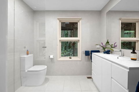 Forest Hideaway Puffing Billy Railway - New Castle Holiday 1