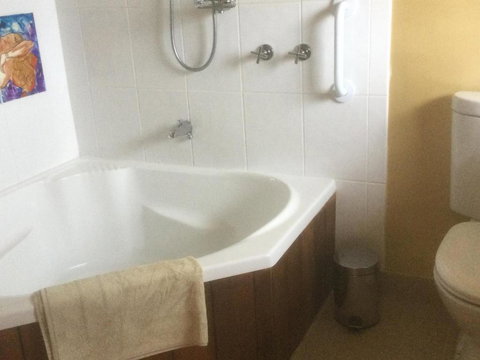 Forest Walks Lodge - New Castle Holiday 4