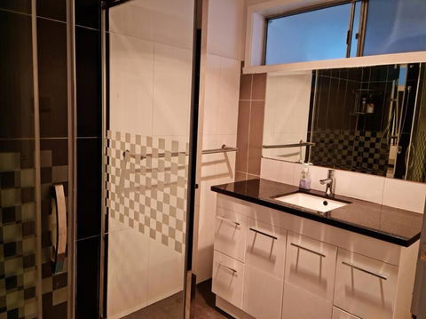 Four Bedroom House With Free Parking On Site - New Castle Holiday 2