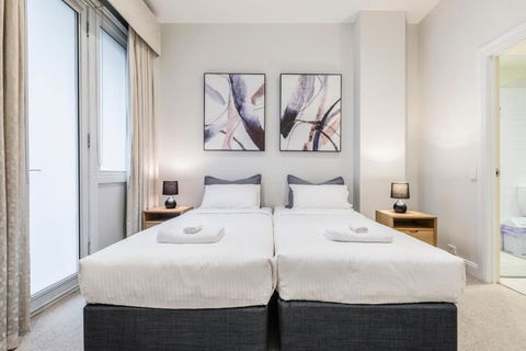 Fabulous Collins Street Luxury 2 BR Apartment - New Castle Holiday 2