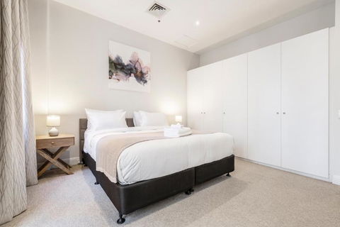 Fabulous Collins Street Luxury 2 BR Apartment - New Castle Holiday 3