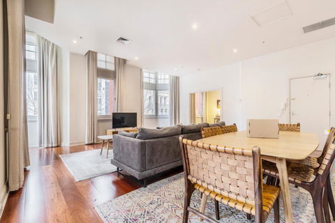 Fabulous Collins Street Luxury 2 BR Apartment - New Castle Holiday 1