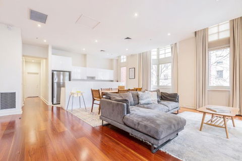 Fabulous Collins Street Luxury 2 BR Apartment - New Castle Holiday 4