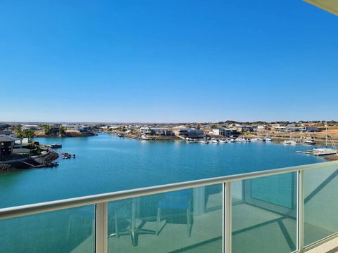 Glam Apartment 21 - New Castle Holiday 3