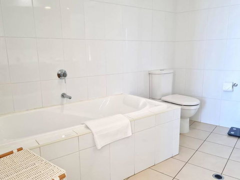 Glam Apartment 21 - New Castle Holiday 4