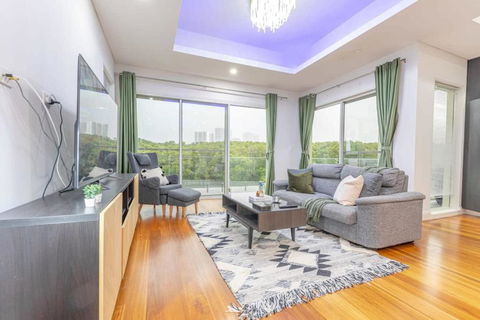 Glamorous 5BD House W Water View In Melrose Park - New Castle Holiday 0