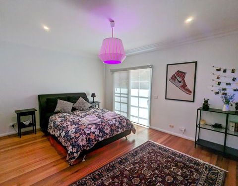 Gorgeous 4-Bedroom House On A Mansion - An Acre Land With Magnificent Pool & Garden - New Castle Holiday 3