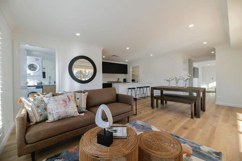 Getaway On Curran - CBD Escape, EV Plug, Firepit - New Castle Holiday 3