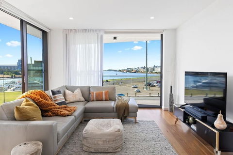 Harbour Towers Newcastle, Elite Apartment Stays, Free Parking & Tram Access - New Castle Holiday 0