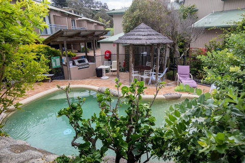 GORGEOUS STUDIO + 100M TO BEACH + POOL - New Castle Holiday 1