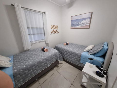 GUESTHOUSE On REGENT Bed & Breakfast - New Castle Holiday 1