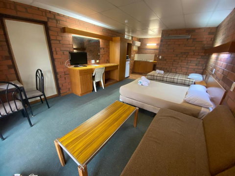Hawker Hotel Motel - New Castle Holiday 3