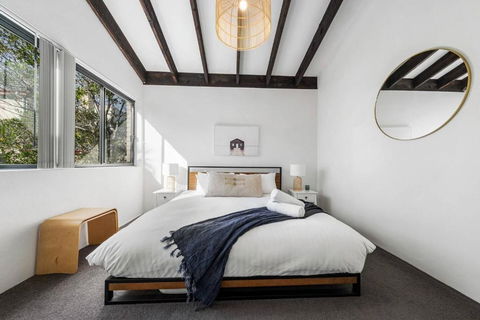 Hideaway On The Hill - The Palms Coastal Abode - New Castle Holiday 1
