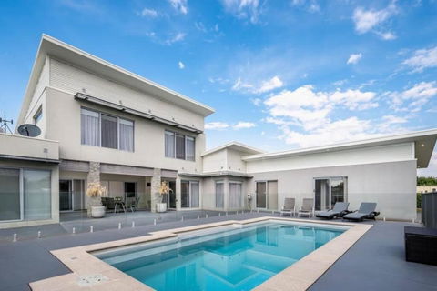 Hildeton Pool House - New Castle Holiday 0