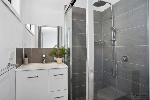 Hobart 4 Bedroom Cosy Stayz - New Castle Holiday 3