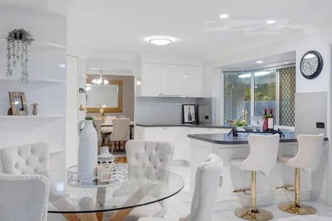 Holiday Inn - New Castle Holiday 2