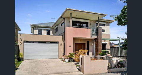 Home & Theatre, Golf, Highpoint - New Castle Holiday 0