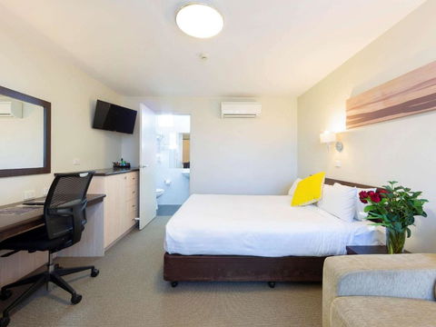 Ibis Styles Canberra Tall Trees - New Castle Holiday 0