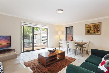 Honeysuckle Townhouses - 10/62 with New Castle Holiday