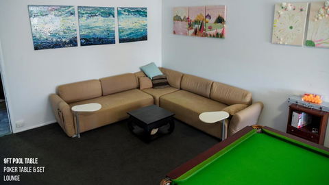 Hot Tub, Ice Bath, Gym, Sauna, Pool Table Coorparoo Haven - New Castle Holiday 3