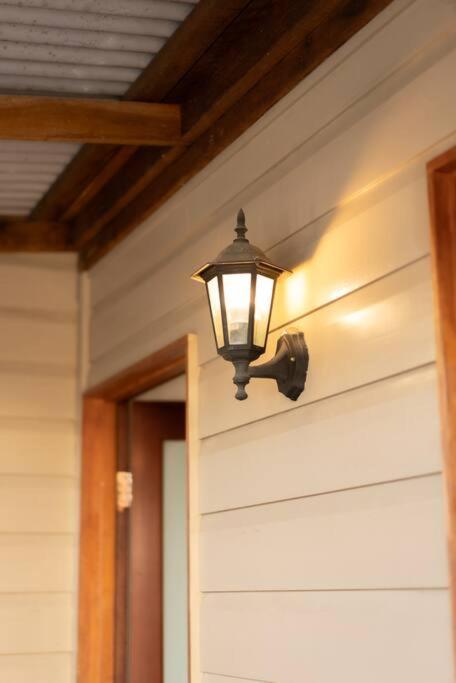 House Of Fairy Wren -Charming Queenslander Cottage Mins Drive To Brisbane CBD And Gabba Stadium! - New Castle Holiday 2