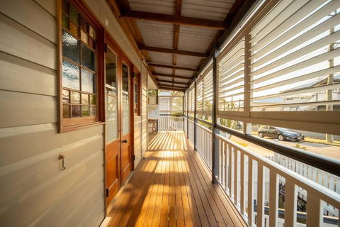 House Of Fairy Wren -Charming Queenslander Cottage Mins Drive To Brisbane CBD And Gabba Stadium! - New Castle Holiday 1