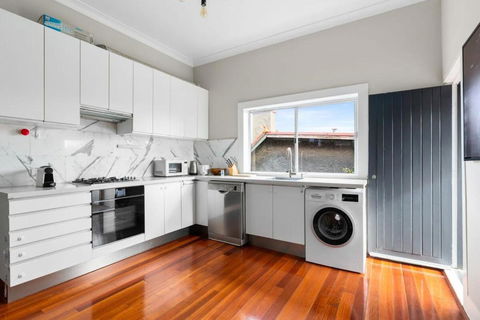 Huge Harbour View Apartment In Historic Home - New Castle Holiday 3